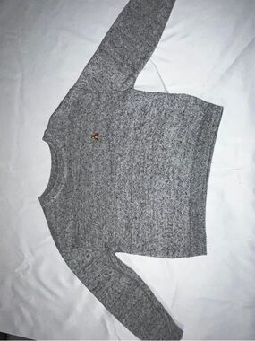 KIDS GRAY GAP SWEATER. 
2T 
Used lightly.